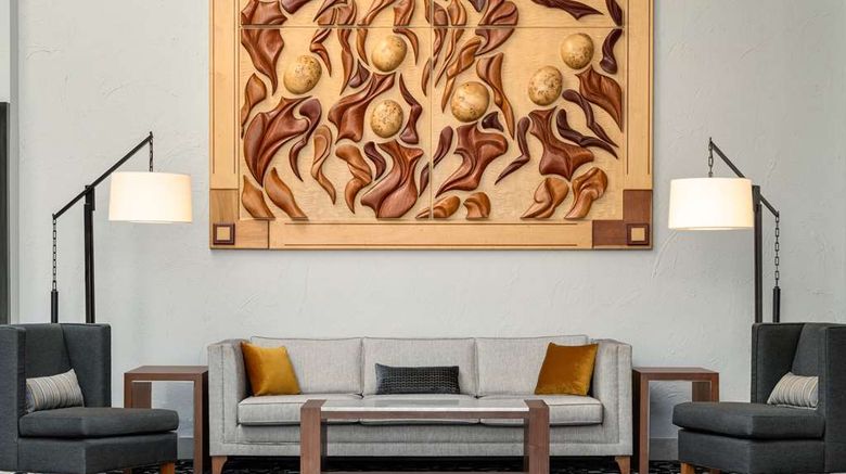 <b>DoubleTree by Hilton at Bell Tower Shops Lobby</b>. Images powered by <a href="https://iceportal.shijigroup.com/" title="IcePortal" target="_blank">IcePortal</a>.
