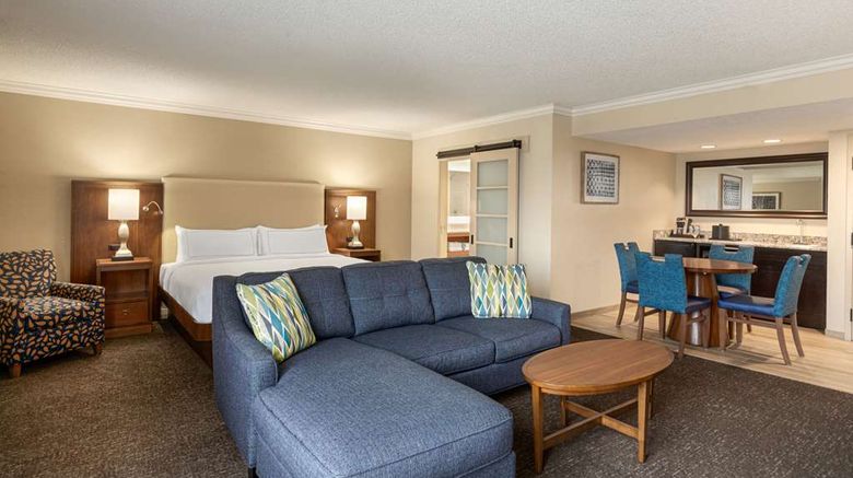<b>DoubleTree by Hilton at Bell Tower Shops Room</b>. Images powered by <a href="https://iceportal.shijigroup.com/" title="IcePortal" target="_blank">IcePortal</a>.