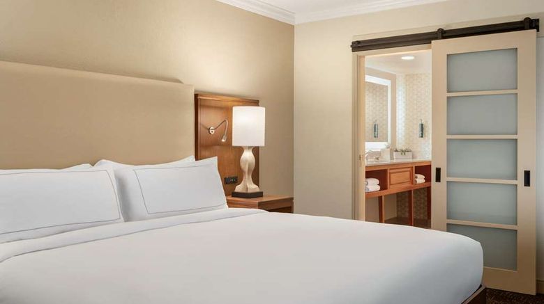 <b>DoubleTree by Hilton at Bell Tower Shops Room</b>. Images powered by <a href="https://iceportal.shijigroup.com/" title="IcePortal" target="_blank">IcePortal</a>.