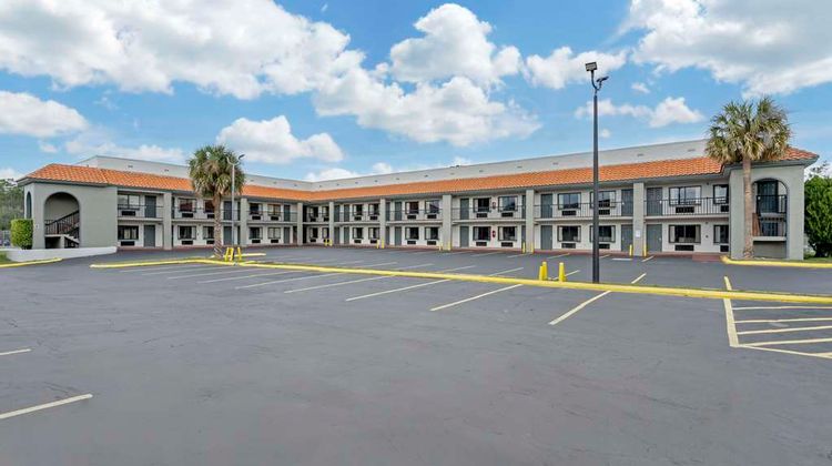 Quality Inn & Suites Orlando East - UCF Exterior
