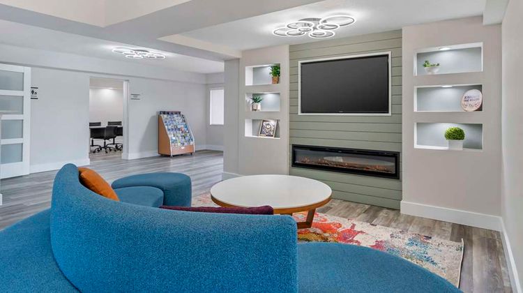 Quality Inn & Suites Orlando East - UCF Lobby