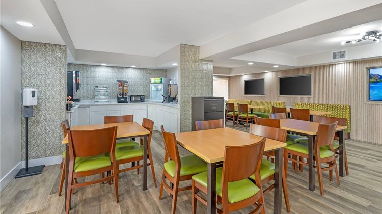 Quality Inn & Suites Orlando East - UCF Restaurant