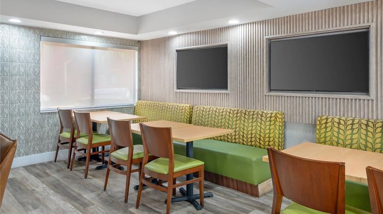 Quality Inn & Suites Orlando East - UCF Restaurant