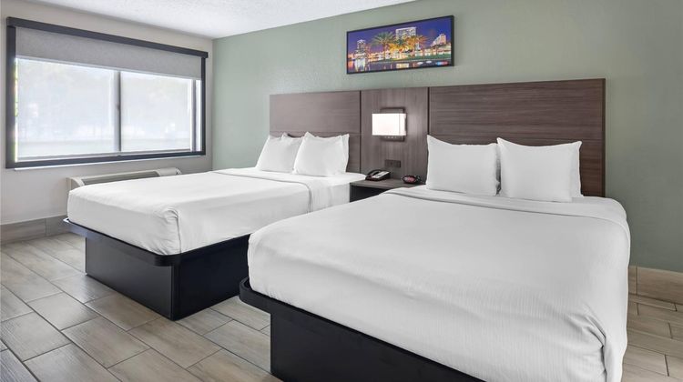 Quality Inn & Suites Orlando East - UCF Room