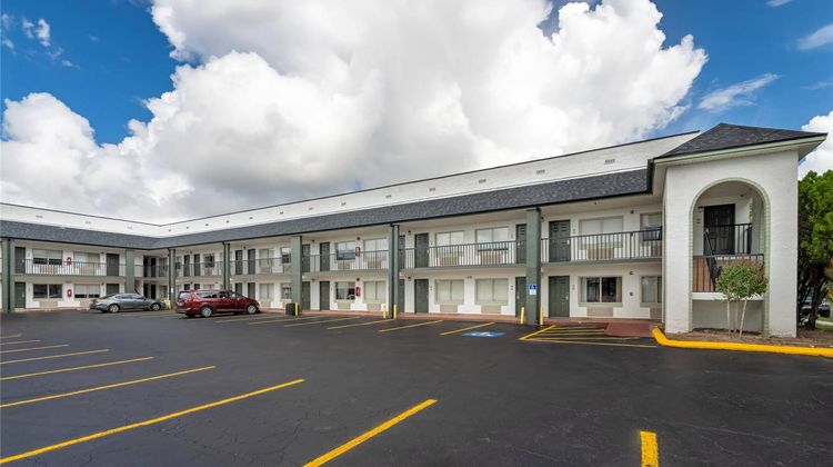 Quality Inn & Suites Orlando East - UCF Exterior