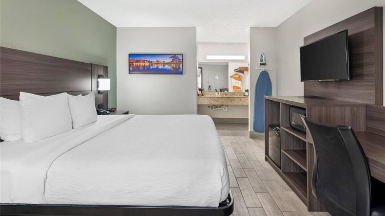 Quality Inn & Suites Orlando East - UCF Suite