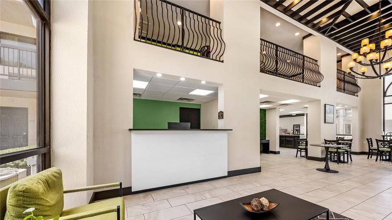 <b>The Bradford Hotel, Ascend Collection Lobby</b>. Images powered by <a href="https://iceportal.shijigroup.com/" title="IcePortal" target="_blank">IcePortal</a>.