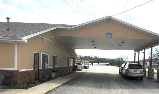 Super 8 by Wyndham Fort Scott Exterior