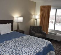 Super 8 by Wyndham Grand Island South Room
