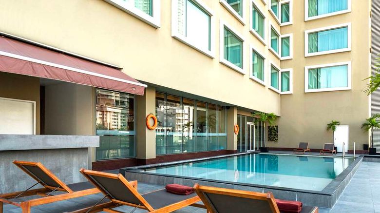 <b>Hilton Garden Inn Bangkok Silom Pool</b>. Images powered by <a href="https://iceportal.shijigroup.com/" title="IcePortal" target="_blank">IcePortal</a>.