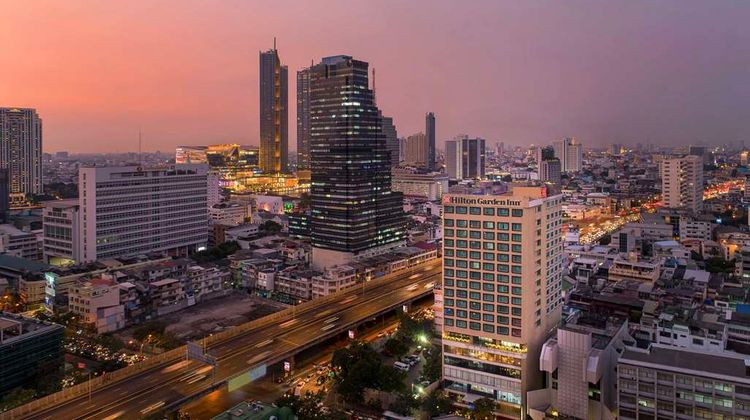 Hilton Garden Inn Bangkok Silom Exterior