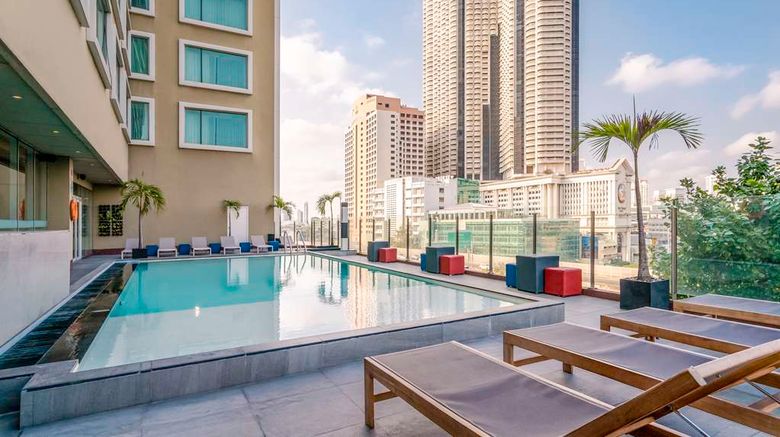 <b>Hilton Garden Inn Bangkok Silom Pool</b>. Images powered by <a href="https://iceportal.shijigroup.com/" title="IcePortal" target="_blank">IcePortal</a>.