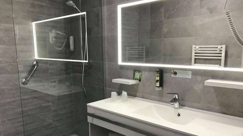 <b>Hotel l'Arc en Ciel Room</b>. Images powered by <a href="https://iceportal.shijigroup.com/" title="IcePortal" target="_blank">IcePortal</a>.