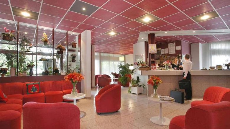 <b>Hotel l'Arc en Ciel Lobby</b>. Images powered by <a href="https://iceportal.shijigroup.com/" title="IcePortal" target="_blank">IcePortal</a>.