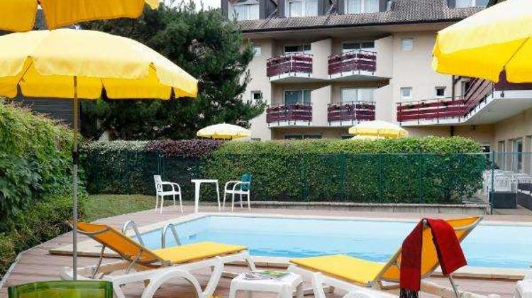 Hotel l'Arc en Ciel Pool