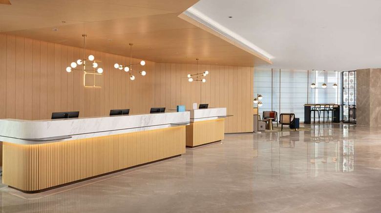 <b>Hilton Garden Inn Chunxi Rd Center Lobby</b>. Images powered by <a href="https://iceportal.shijigroup.com/" title="IcePortal" target="_blank">IcePortal</a>.