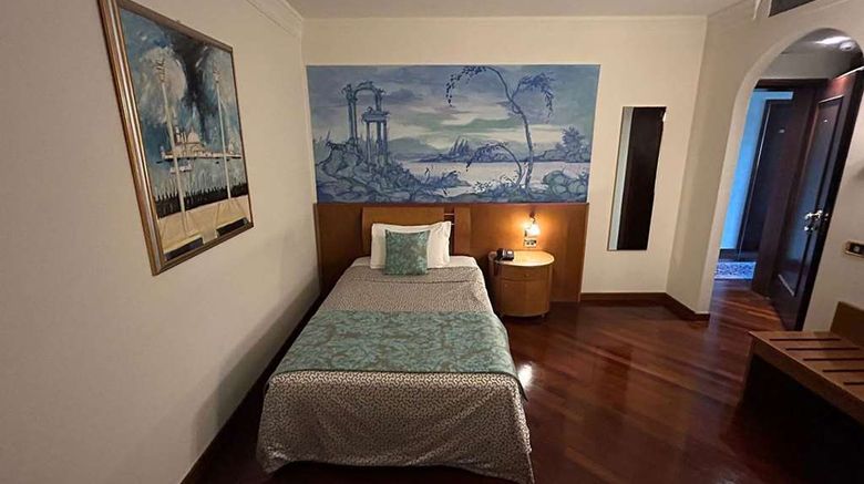 <b>Villa Pace Park Hotel Bolognese Room</b>. Images powered by <a href="https://iceportal.shijigroup.com/" title="IcePortal" target="_blank">IcePortal</a>.