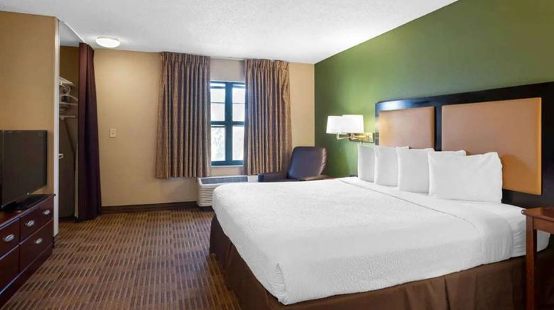 <b>Suburban Studios Suite</b>. Images powered by <a href="https://iceportal.shijigroup.com/" title="IcePortal" target="_blank">IcePortal</a>.