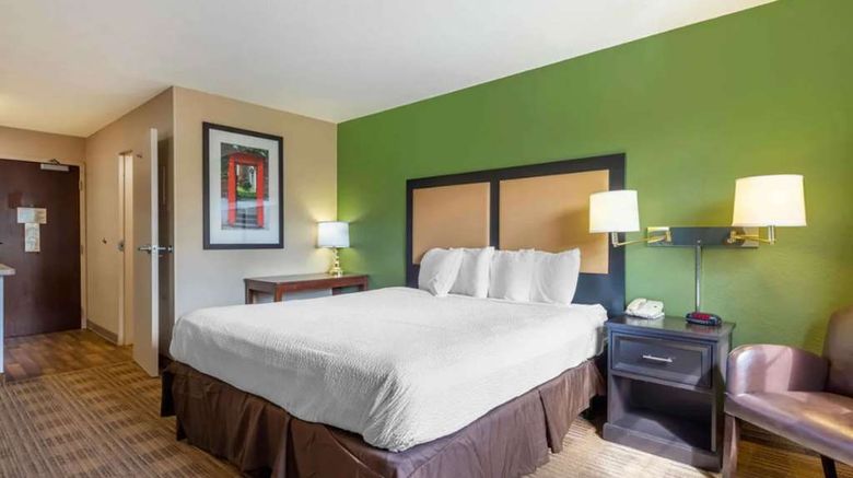 <b>Suburban Studios Suite</b>. Images powered by <a href="https://iceportal.shijigroup.com/" title="IcePortal" target="_blank">IcePortal</a>.