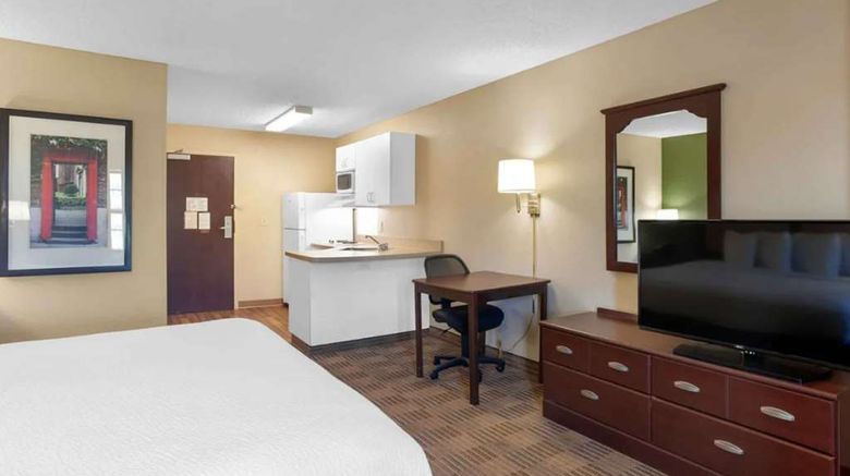 <b>Suburban Studios Suite</b>. Images powered by <a href="https://iceportal.shijigroup.com/" title="IcePortal" target="_blank">IcePortal</a>.