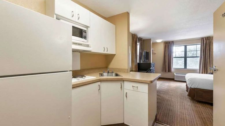 <b>Suburban Studios Suite</b>. Images powered by <a href="https://iceportal.shijigroup.com/" title="IcePortal" target="_blank">IcePortal</a>.