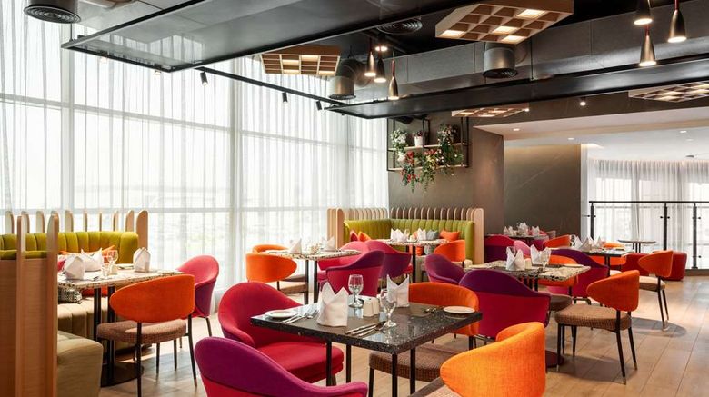 <b>La Quinta by Wyndham Abu Dhabi Restaurant</b>. Images powered by <a href="https://iceportal.shijigroup.com/" title="IcePortal" target="_blank">IcePortal</a>.
