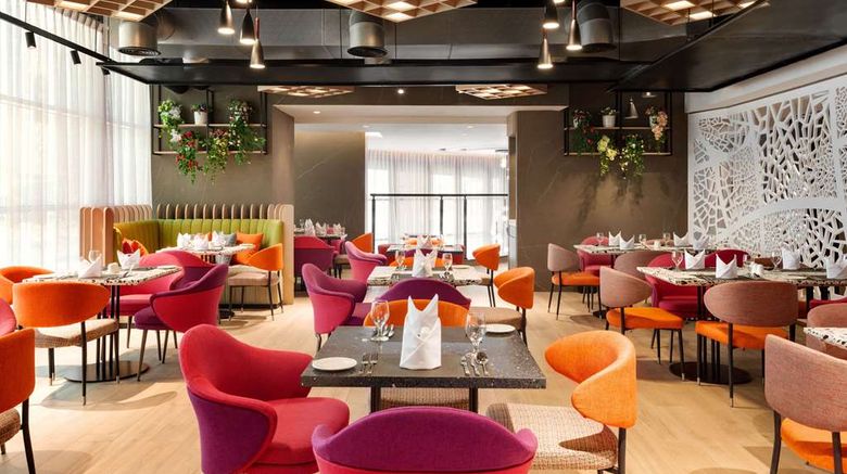<b>La Quinta by Wyndham Abu Dhabi Restaurant</b>. Images powered by <a href="https://iceportal.shijigroup.com/" title="IcePortal" target="_blank">IcePortal</a>.