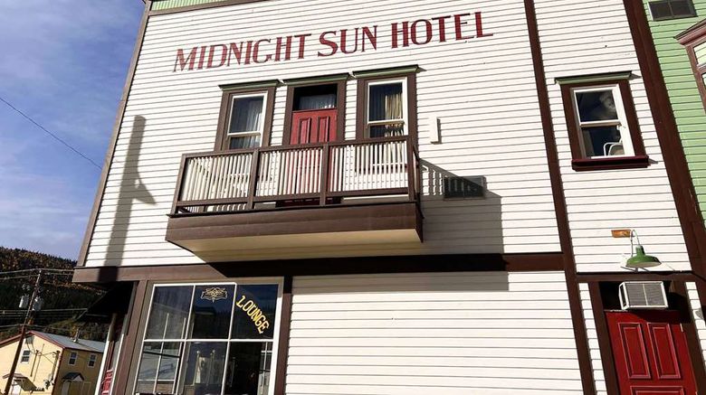<b>Midnight Sun, a Coast Hotel Exterior</b>. Images powered by <a href="https://iceportal.shijigroup.com/" title="IcePortal" target="_blank">IcePortal</a>.