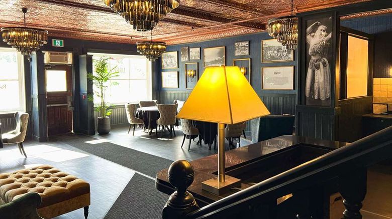 <b>Midnight Sun, a Coast Hotel Lobby</b>. Images powered by <a href="https://iceportal.shijigroup.com/" title="IcePortal" target="_blank">IcePortal</a>.