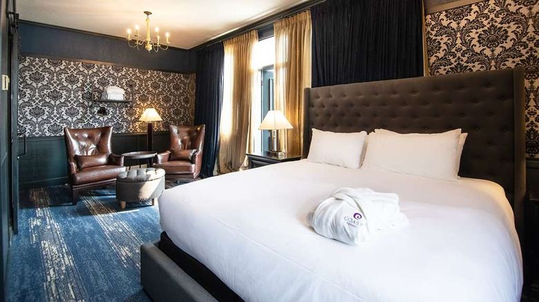 <b>Midnight Sun, a Coast Hotel Suite</b>. Images powered by <a href="https://iceportal.shijigroup.com/" title="IcePortal" target="_blank">IcePortal</a>.