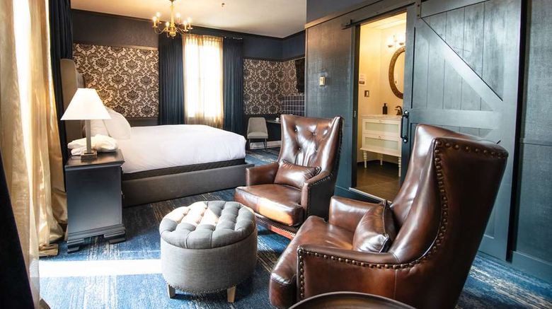 <b>Midnight Sun, a Coast Hotel Suite</b>. Images powered by <a href="https://iceportal.shijigroup.com/" title="IcePortal" target="_blank">IcePortal</a>.