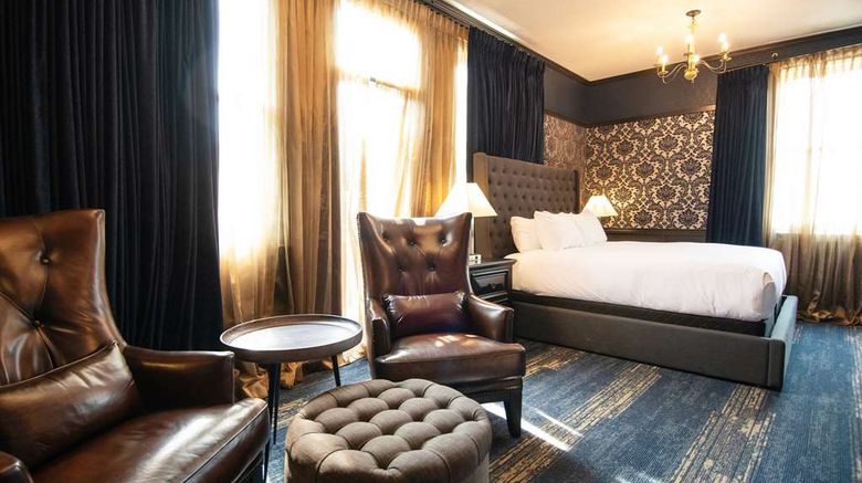 <b>Midnight Sun, a Coast Hotel Suite</b>. Images powered by <a href="https://iceportal.shijigroup.com/" title="IcePortal" target="_blank">IcePortal</a>.