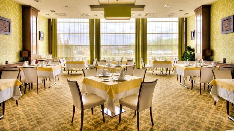<b>Aquaworld Resort Budapest Restaurant</b>. Images powered by <a href="https://iceportal.shijigroup.com/" title="IcePortal" target="_blank">IcePortal</a>.