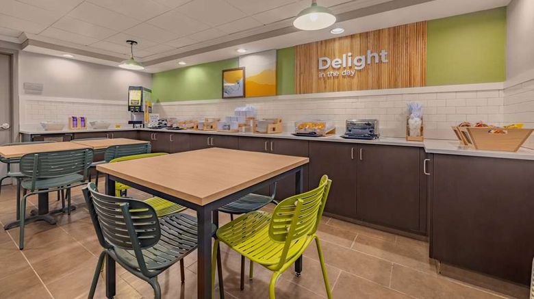 <b>Spark by Hilton Clarks Summit Restaurant</b>. Images powered by <a href="https://iceportal.shijigroup.com/" title="IcePortal" target="_blank">IcePortal</a>.