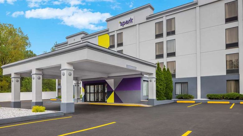 <b>Spark by Hilton Clarks Summit Exterior</b>. Images powered by <a href="https://iceportal.shijigroup.com/" title="IcePortal" target="_blank">IcePortal</a>.