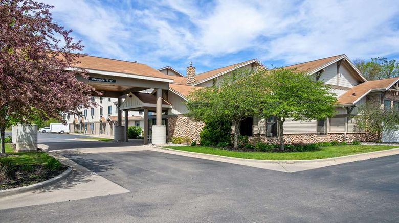 White Pines Inn  and  Suites of Holland Exterior. Images powered by <a href="https://iceportal.shijigroup.com" target="_blank" rel="noopener">Ice Portal</a>.