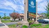 White Pines Inn & Suites of Holland Exterior