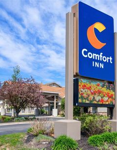 White Pines Inn & Suites of Holland
