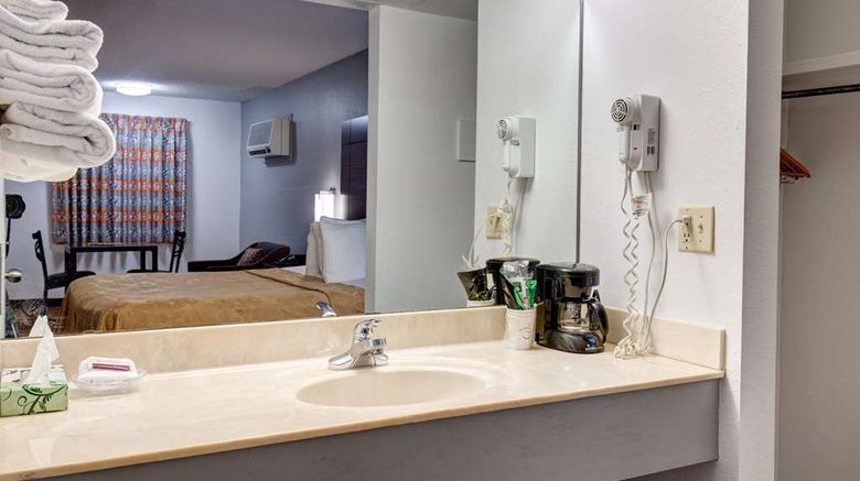 <b>Howard Johnson by Wyndham Theatre Dist Room</b>. Images powered by <a href="https://iceportal.shijigroup.com/" title="IcePortal" target="_blank">IcePortal</a>.