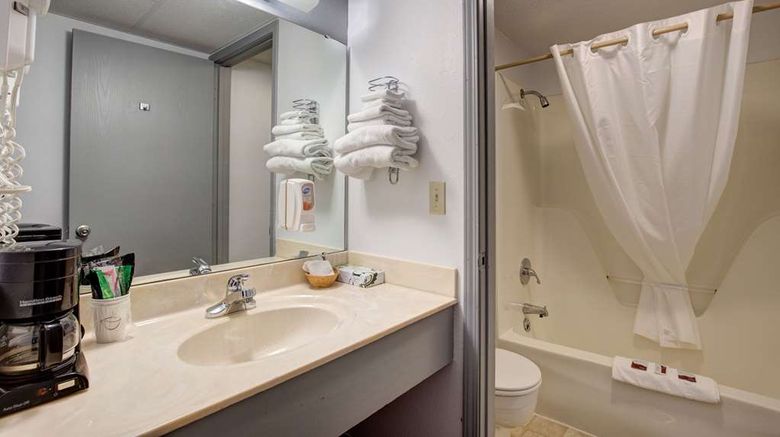 <b>Howard Johnson by Wyndham Theatre Dist Room</b>. Images powered by <a href="https://iceportal.shijigroup.com/" title="IcePortal" target="_blank">IcePortal</a>.
