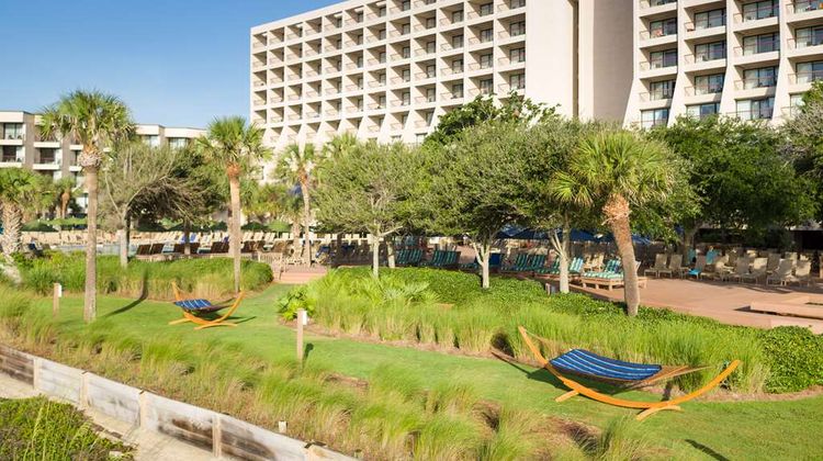 Hilton Beachfront Resort & Spa Exterior
