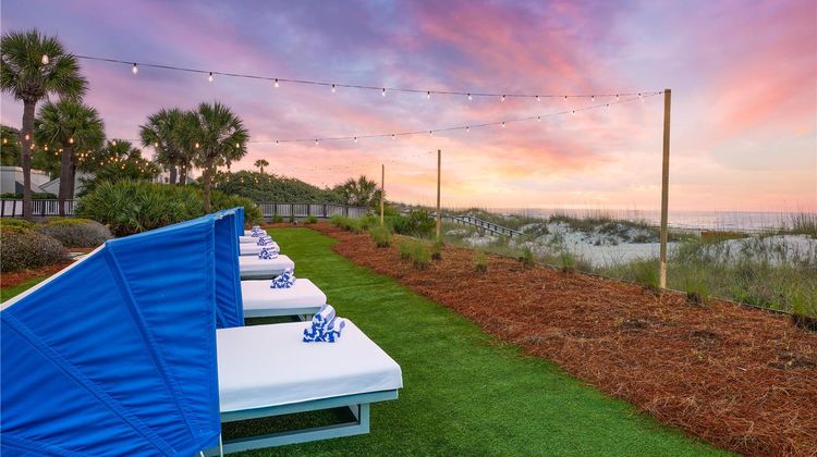 Hilton Beachfront Resort & Spa Exterior