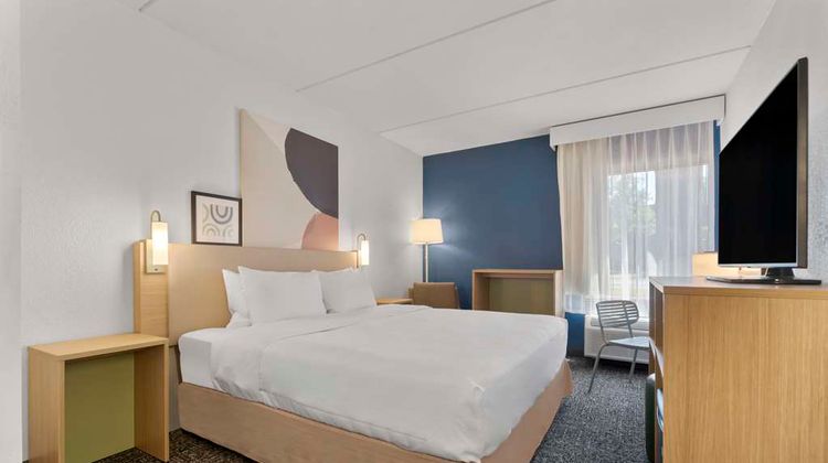 Spark by Hilton Grand Prairie Room