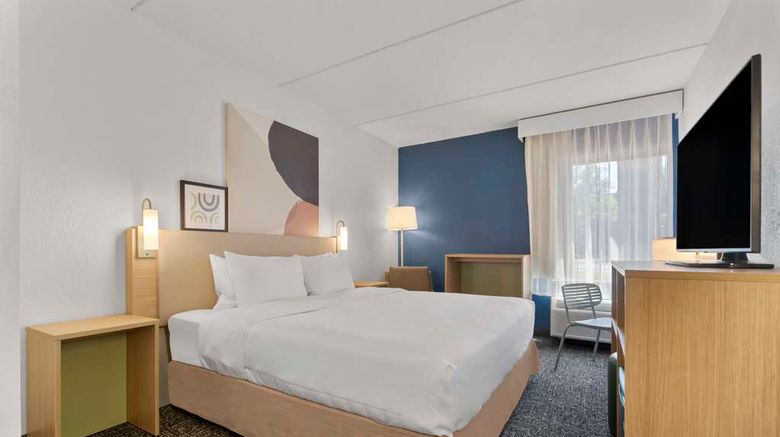 <b>Spark by Hilton Grand Prairie Room</b>. Images powered by <a href="https://iceportal.shijigroup.com/" title="IcePortal" target="_blank">IcePortal</a>.