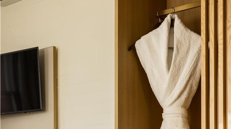Harbour Rocks Hotel Room