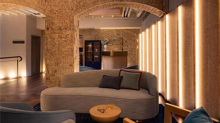 Harbour Rocks Hotel Lobby