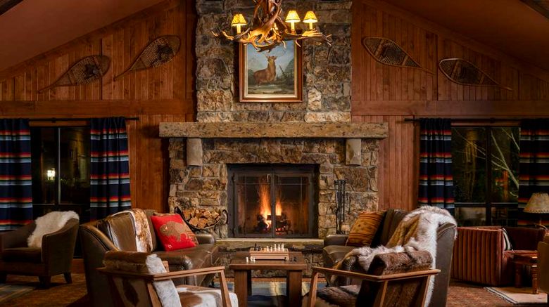 <b>Wayfinder Bishop Lobby</b>. Images powered by <a href="https://iceportal.shijigroup.com/" title="IcePortal" target="_blank">IcePortal</a>.