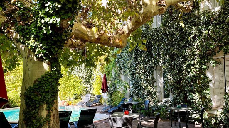 <b>Brit Hotel Le Louvre Pool</b>. Images powered by <a href="https://iceportal.shijigroup.com/" title="IcePortal" target="_blank">IcePortal</a>.