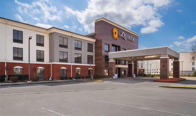 La Quinta Inn & Suites by Wyndham Bessemer Exterior
