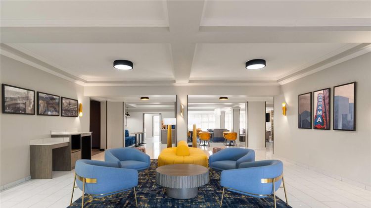 La Quinta Inn & Suites by Wyndham Bessemer Lobby